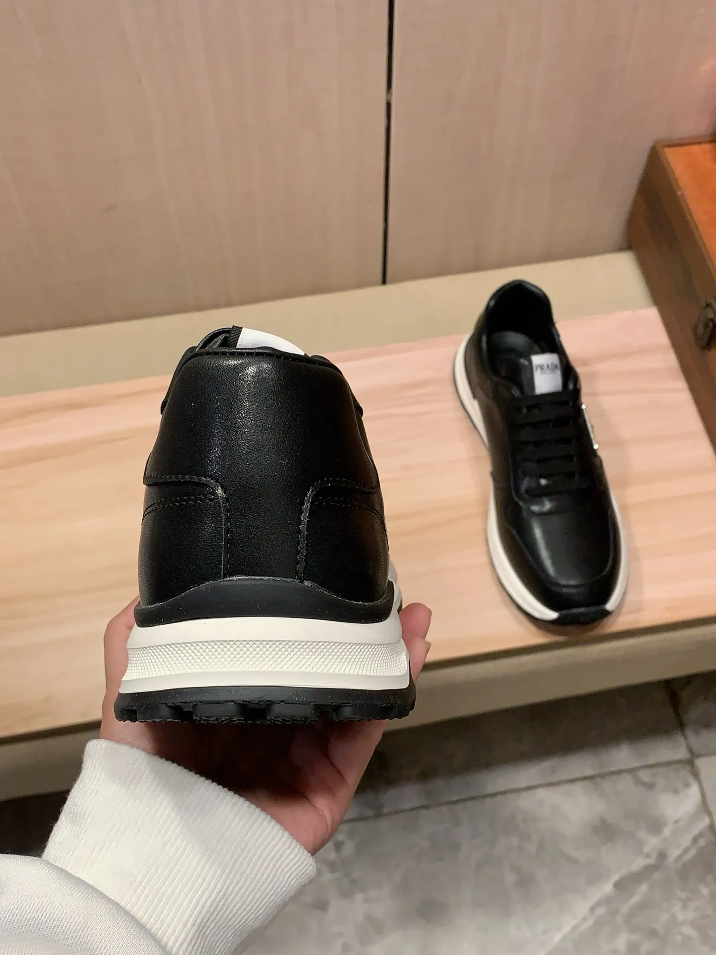 Men's Men's Shoes💰420💰💰🎩🎩[Lightning][Lightning] "PRADA*" The latest and most popular casual shoes, top brand [seduce] luxury~purchase, top~quality. [Strong] The upper is made of imported breathable cowhide with material ➕ breathable sheepskin feet (•) and fine workmanship. The original stylish and stylish soft rubber wear-resistant and non-slip outsole is light and comfortable on the feet. The real thing looks better when photographed. 122: code: 38-44, 2️⃣ colors selected